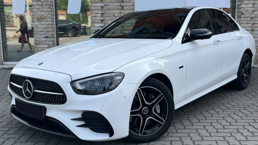 MERCEDES E 300E Bérlés
