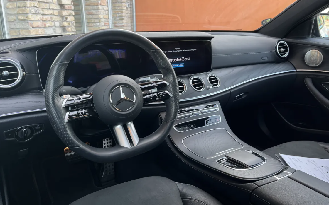 MERCEDES E 300E Bérlés