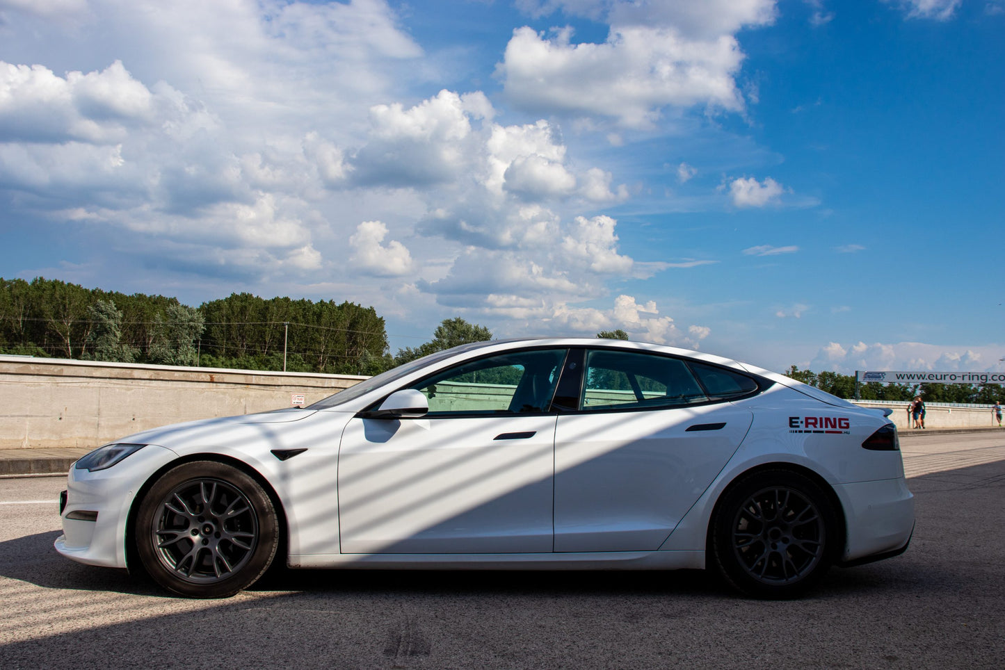 Tesla Model S Plaid - Kakucsring - ajándékkártya