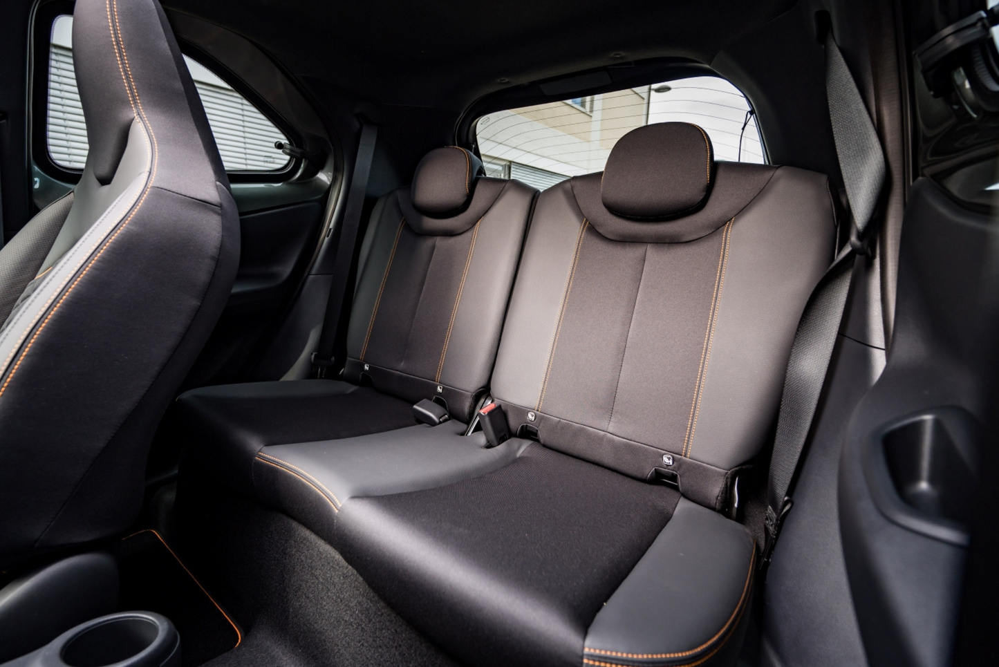 TOYOTA AYGO X CROSS TARGA JBL Bérlés