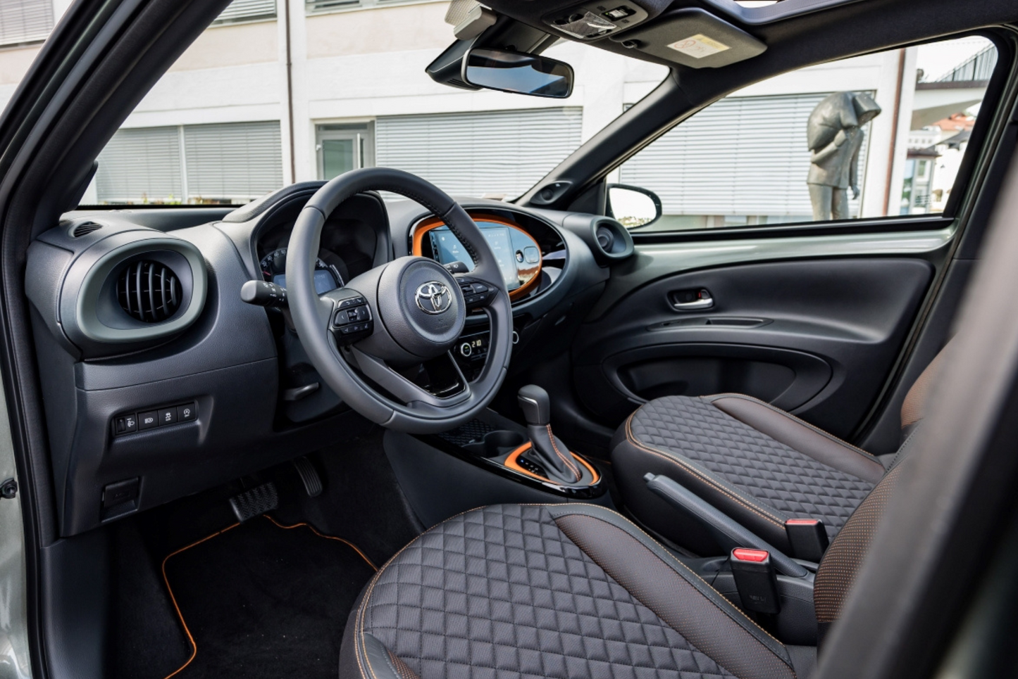 TOYOTA AYGO X CROSS TARGA JBL Bérlés