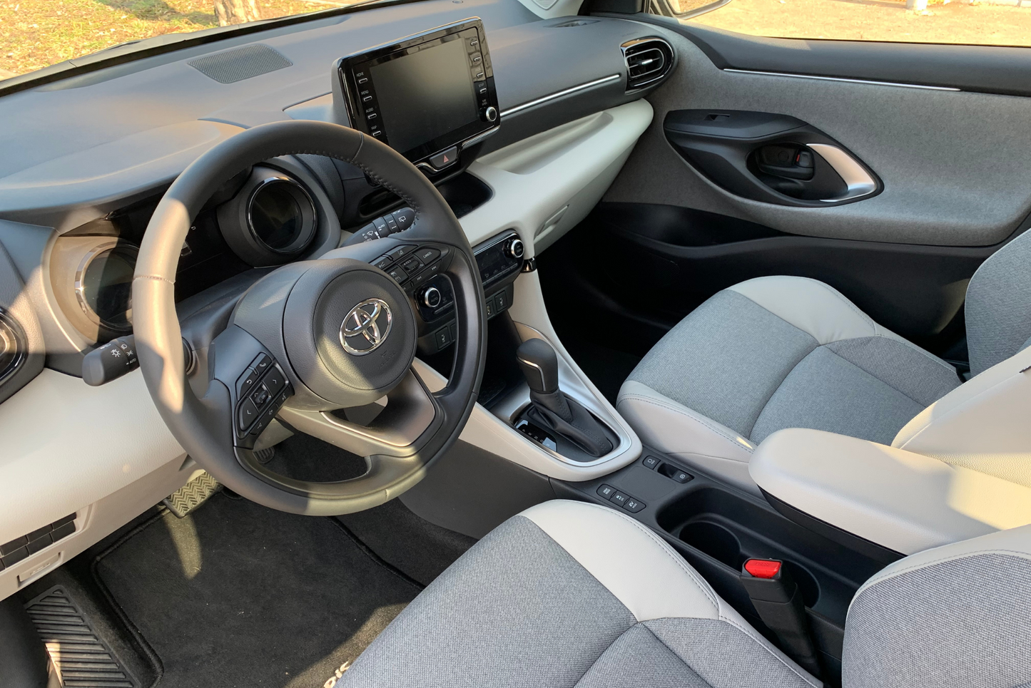 TOYOTA YARIS HYBRID SELECTION (2021) Bérlés