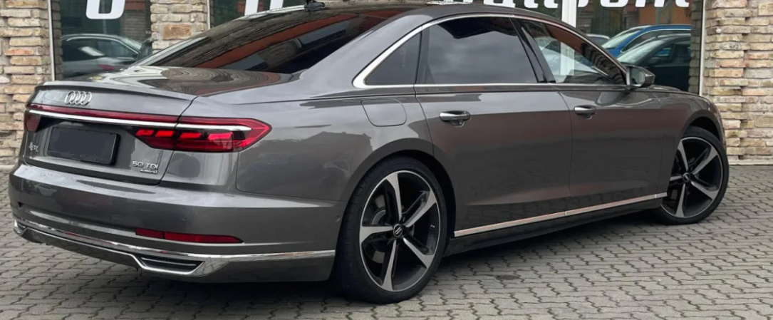 AUDI A8L Bérlés