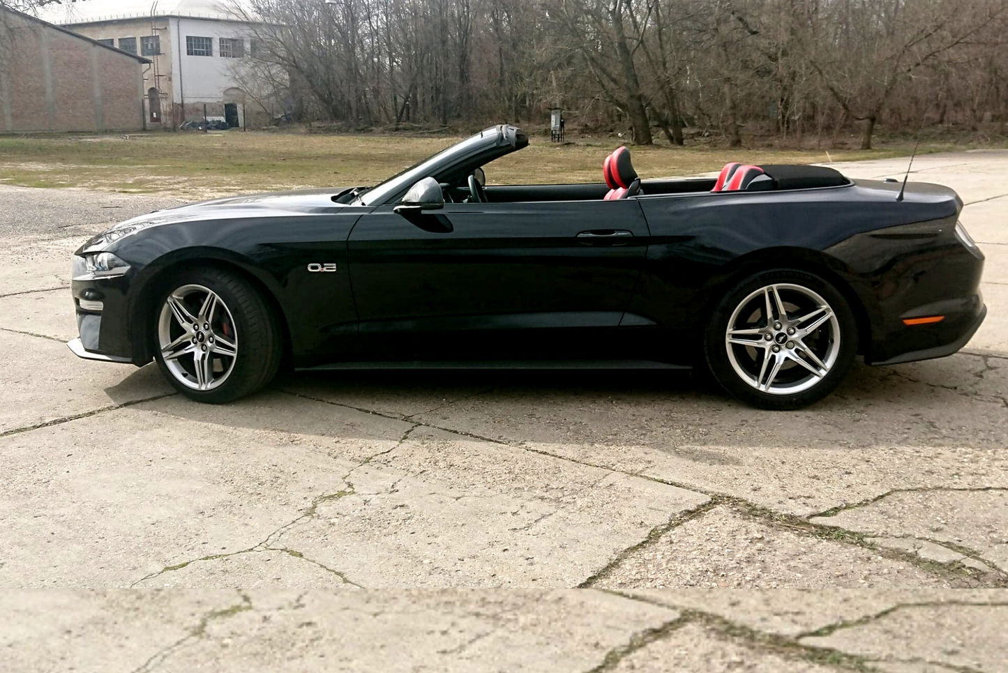 Ford Mustang Cabrio 5.0 V8 Fekete - Utcai vezetés - ajándékkártya